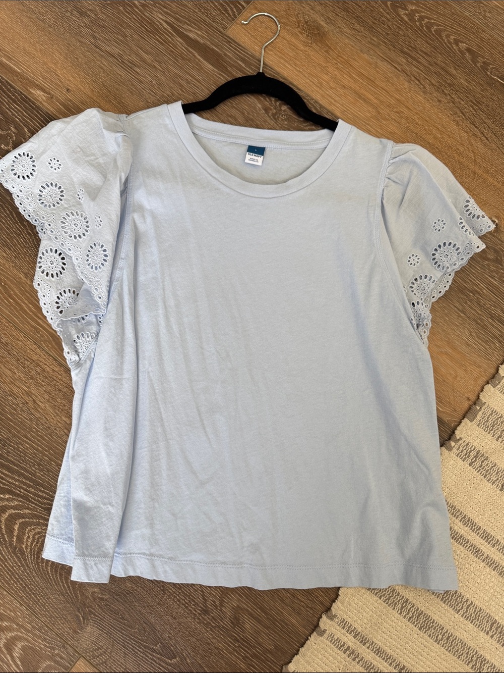 Beautiful Women’s Eyelet-Sleeve Tee in Light Blue. Large